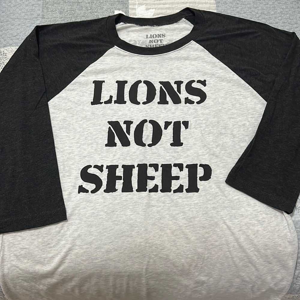 NWOT••Lions Not Sheep Jersey L